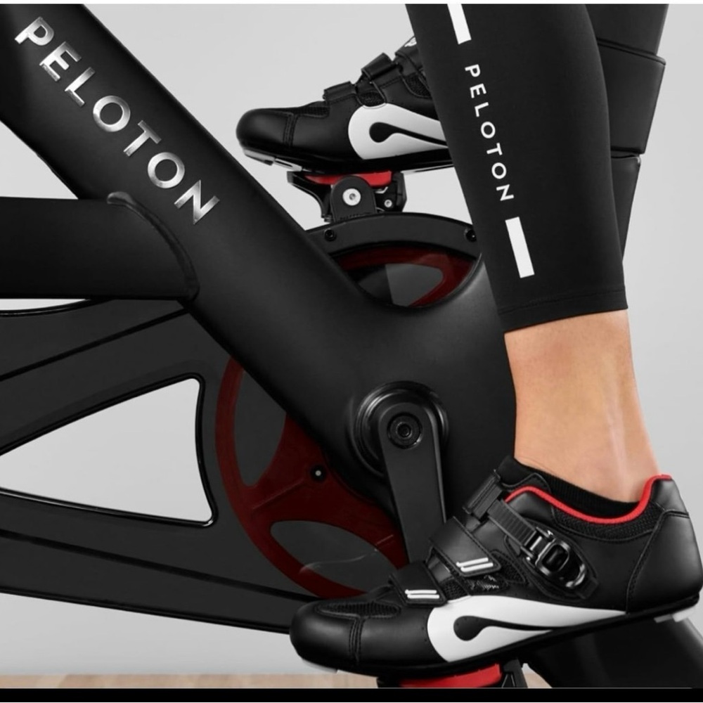 Women’s Peloton cycling shoes, size 39 (US 8.5) Like New! FREE SHIPPING!